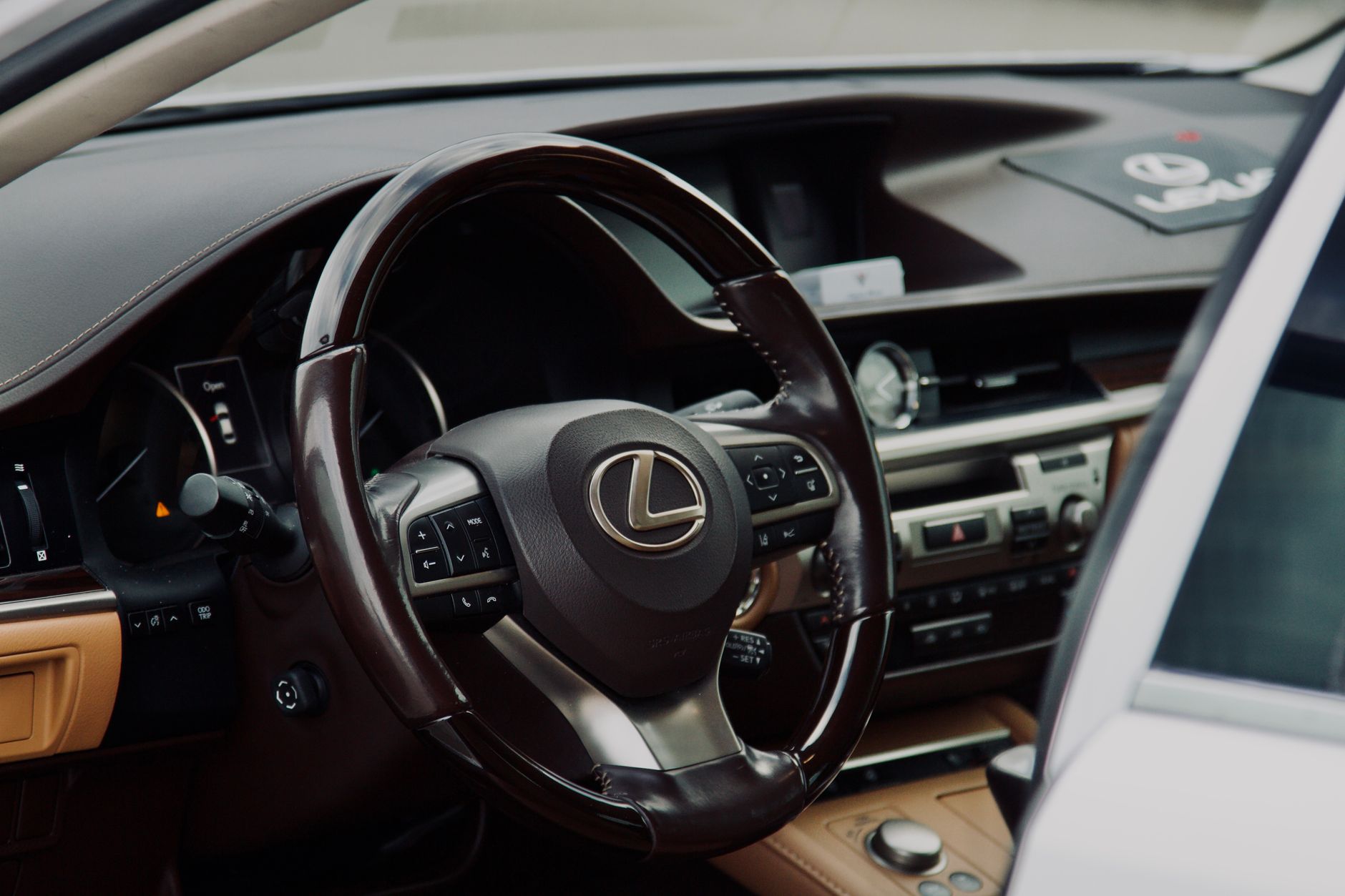 Lexus CT 200h – czy wiekowa już hybryda nadal ma sens jako oszczędne auto do miasta i podmiejskich dojazdów Lexus CT 200h – czy wiekowa już hybryda nadal ma sens jako oszczędne auto do miasta i podmiejskich dojazdów
