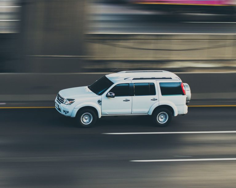 Jeep Cherokee KL z USA: czy warto sprowadzić i jak wygląda konwersja na Europę?